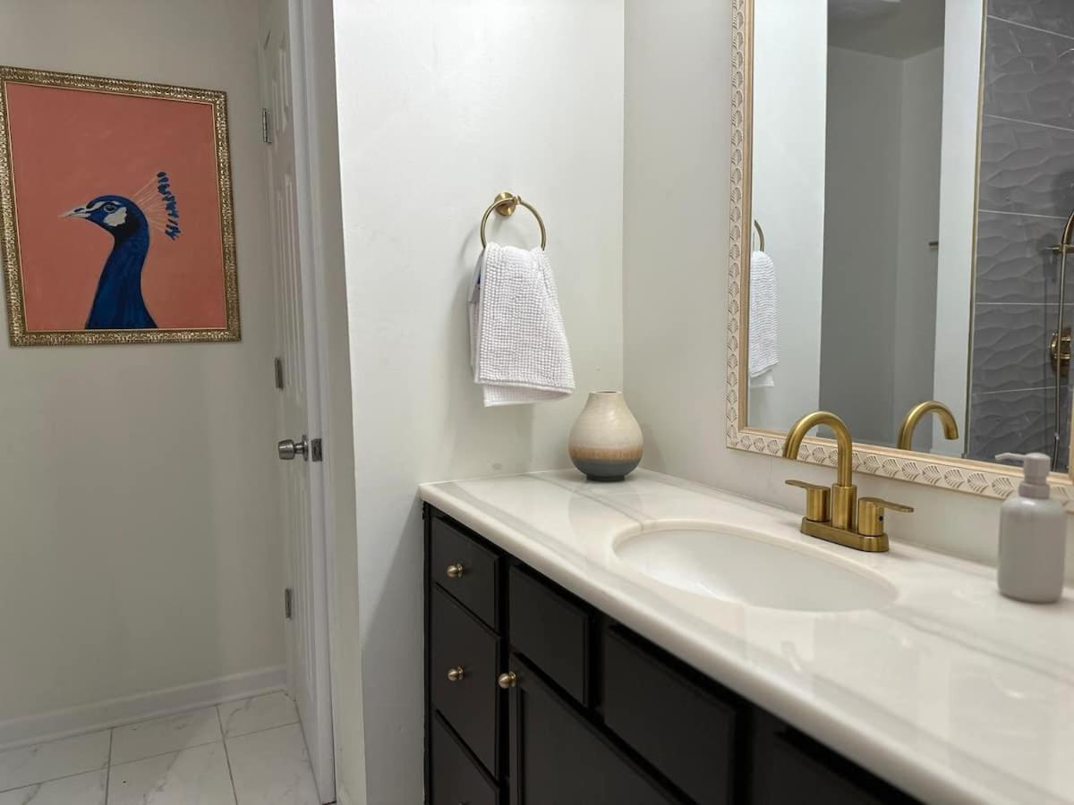 Vine City Home - Duplex - 3 Mins From Gwcc & Mercedes- Benz Stadium Atlanta Exterior photo